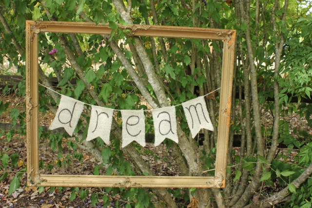 dream frame121 DIY Dream burlap banner!