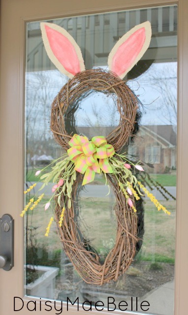 How to make a bunny wreath @ DaisyMaeBelle