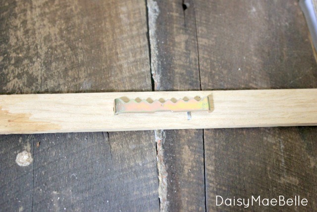How to Make a Barn Wood and Moss Sign @ DaisyMaeBelle