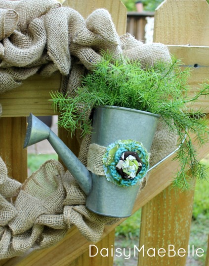 How to Make a Burlap Wreath @ DaisyMaeBelle