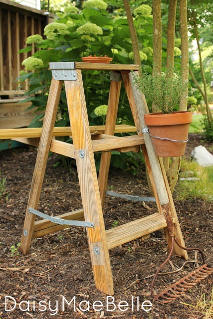 DIY Ladder Birdfeeder @ DaisyMaeBelle
