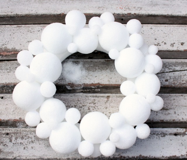 How to make a snowball wreath