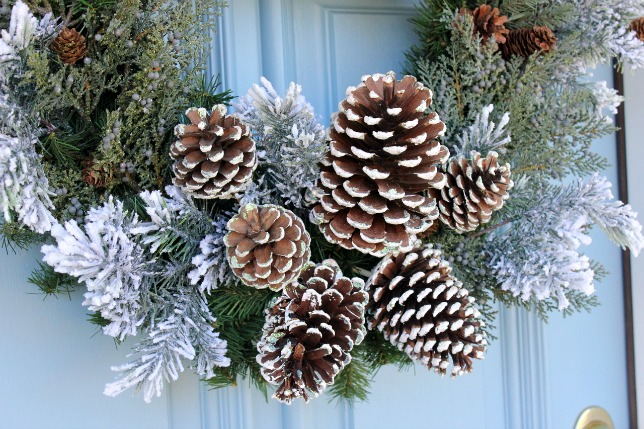 Christmas Wreath with Pinecones